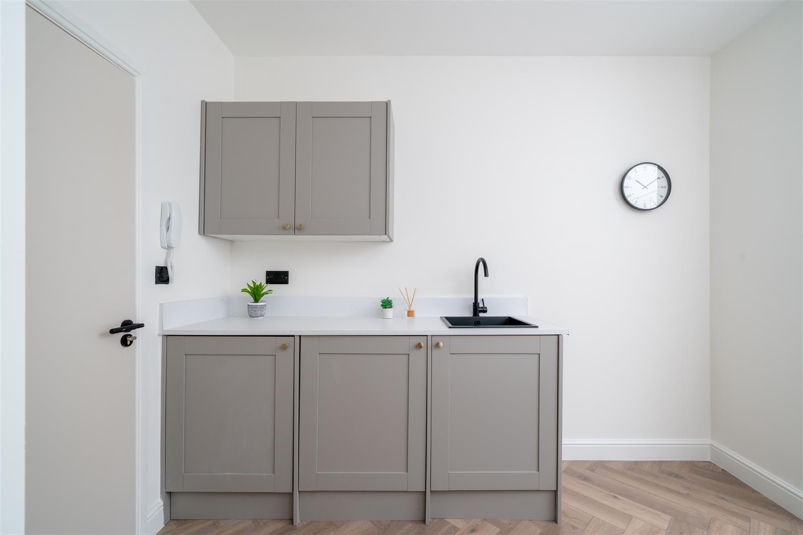 Room Sherwood Avenue in Greater London