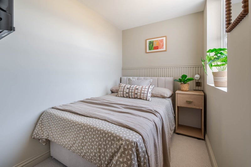 Room Rawdon Road in Maidstone