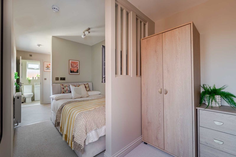 Room Rawdon Road in Maidstone