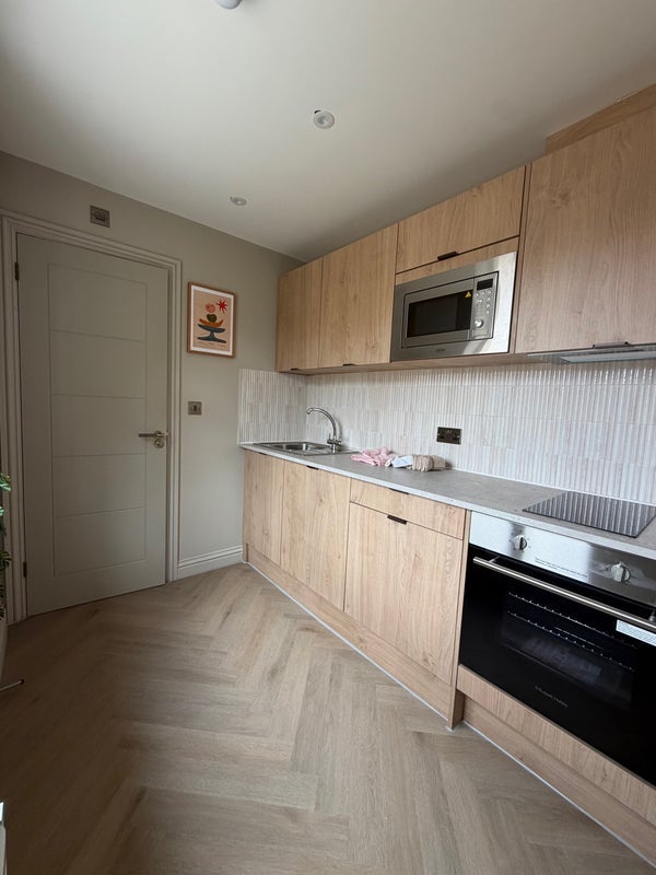 Room Rawdon Road in Maidstone