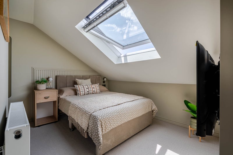 Room Rawdon Road in Maidstone