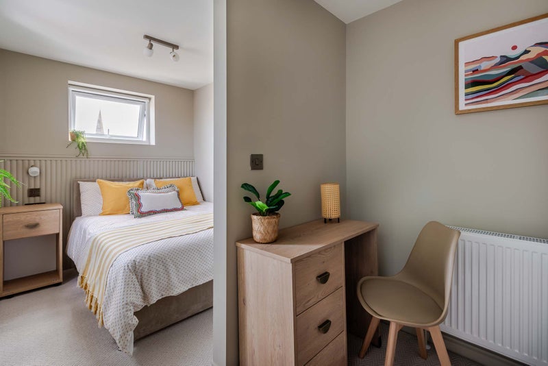 Room Rawdon Road in Maidstone