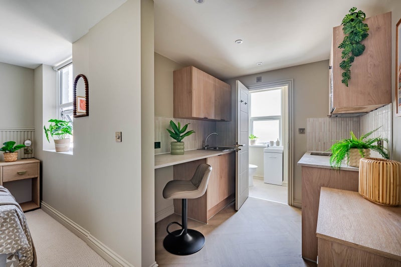 Room Rawdon Road in Maidstone
