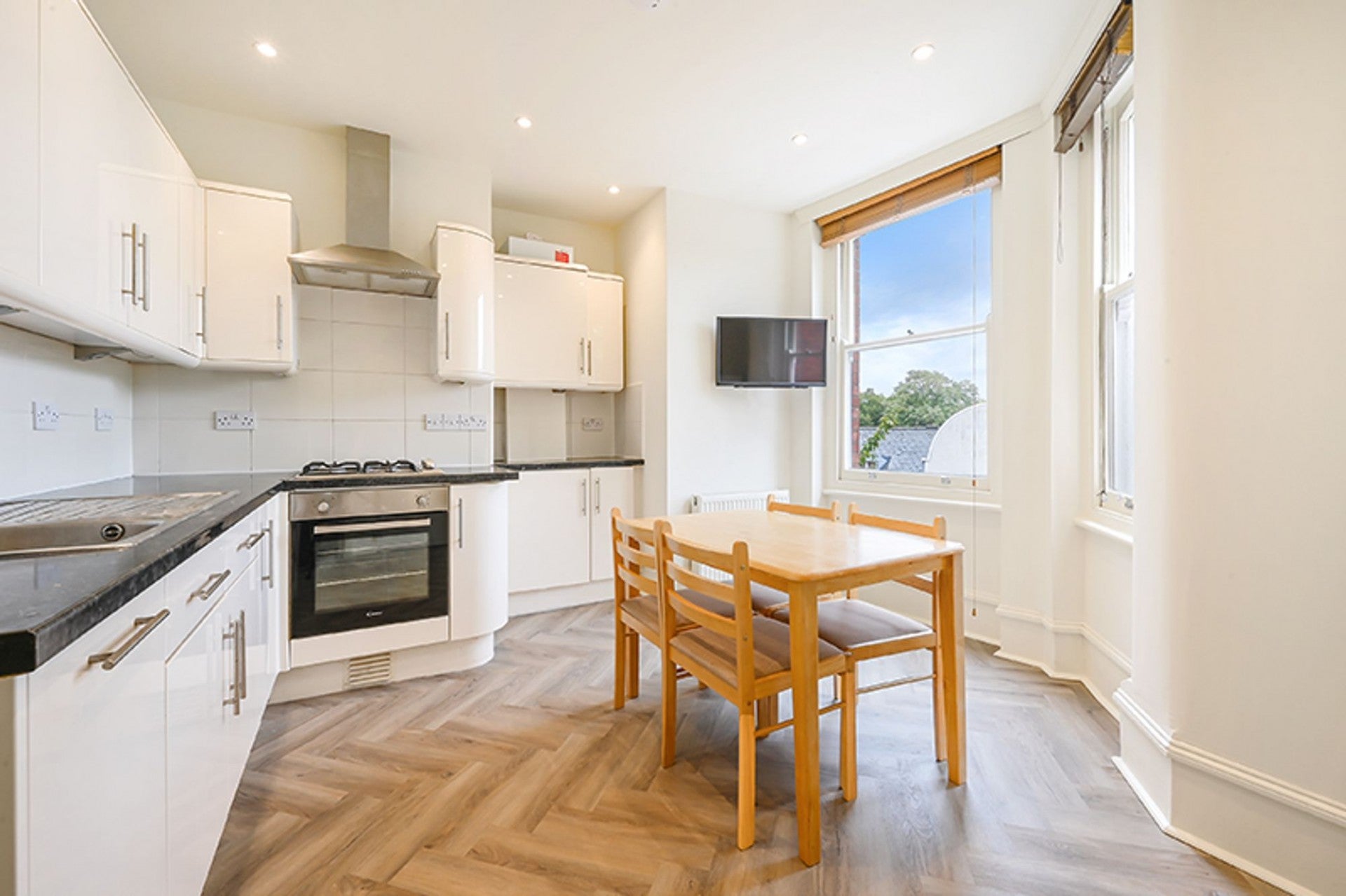 Flat Lillie Road in Greater London