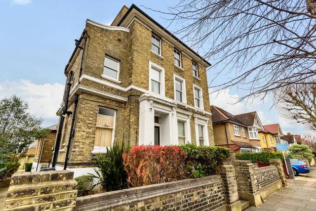 Flat Catherine Road in Greater London
