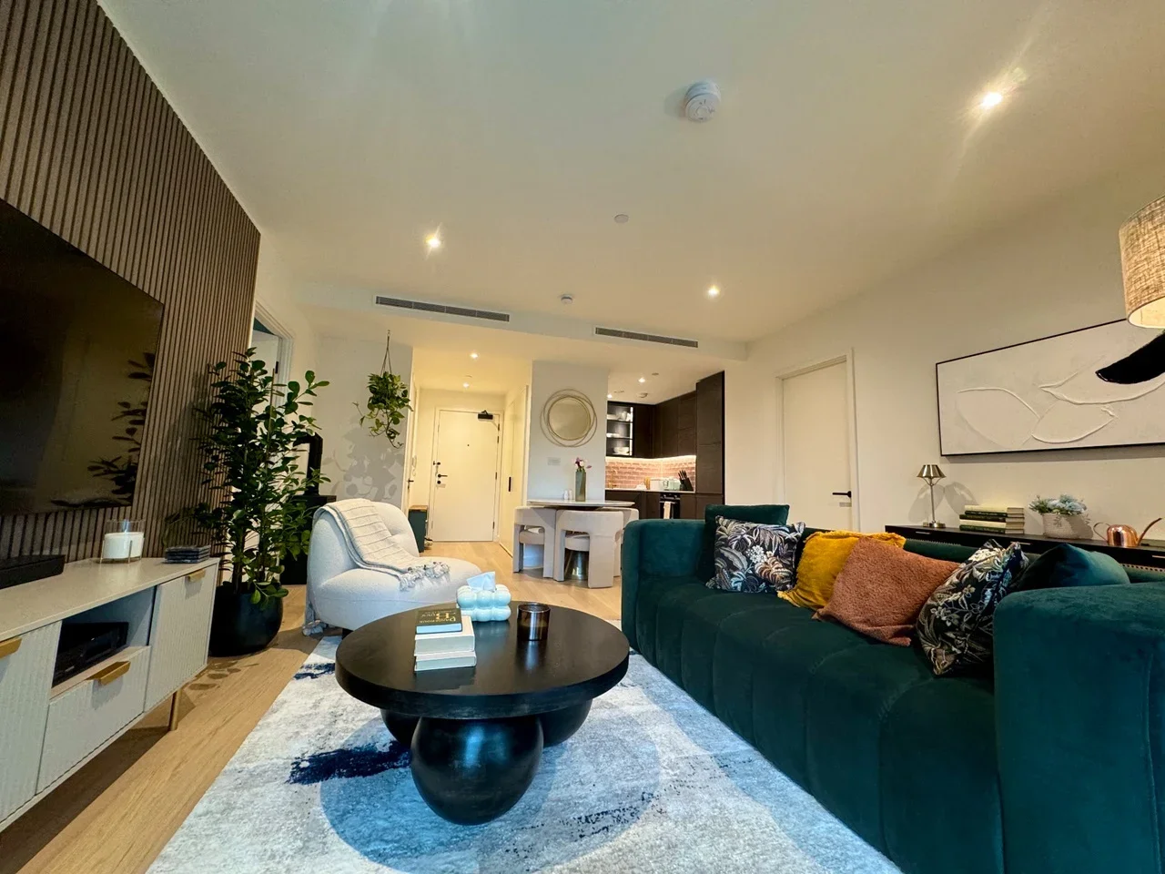 Flat Riverside Walk in Greater London