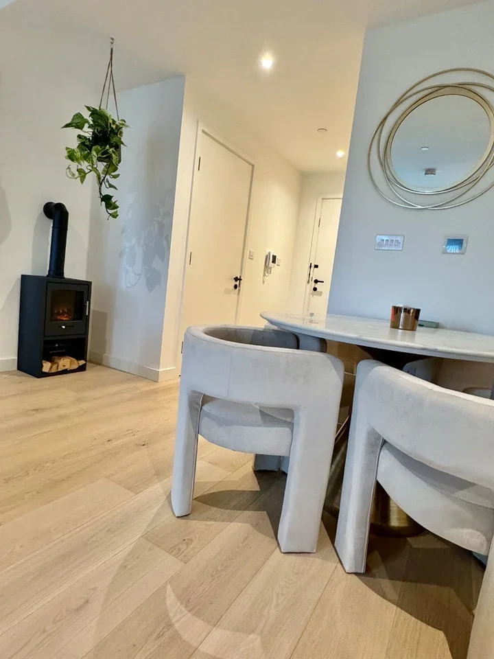 Flat Riverside Walk in Greater London