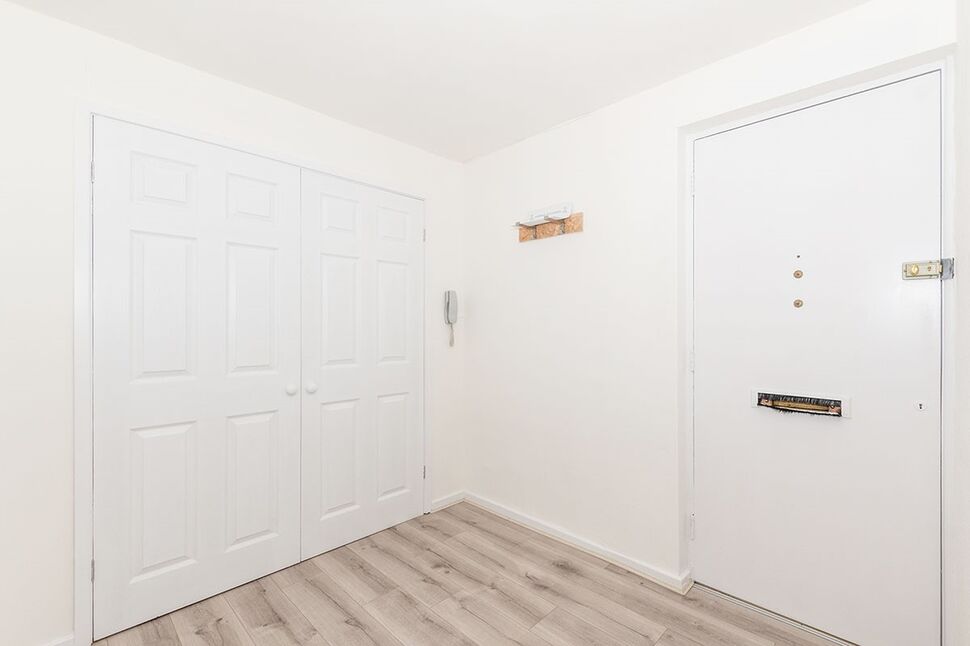 Flat Kearsley Close in Liverpool