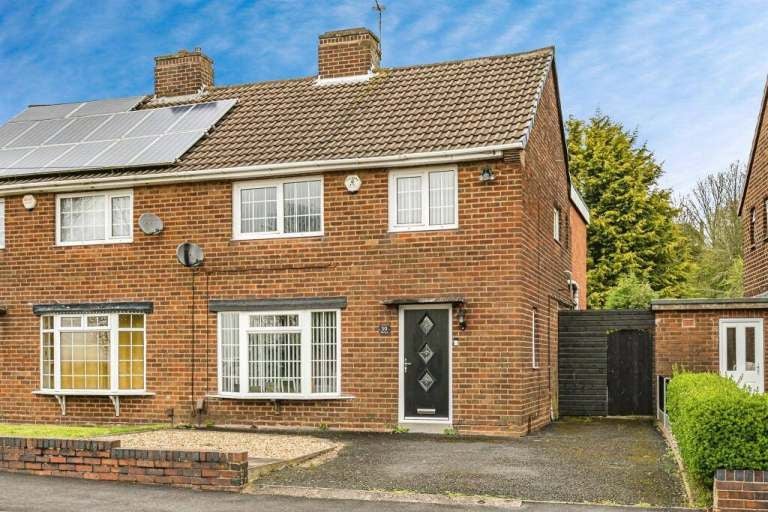 House Uplands Road in Dudley