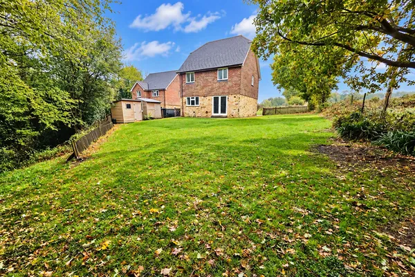 Flat Dewlands Hill in Wealden