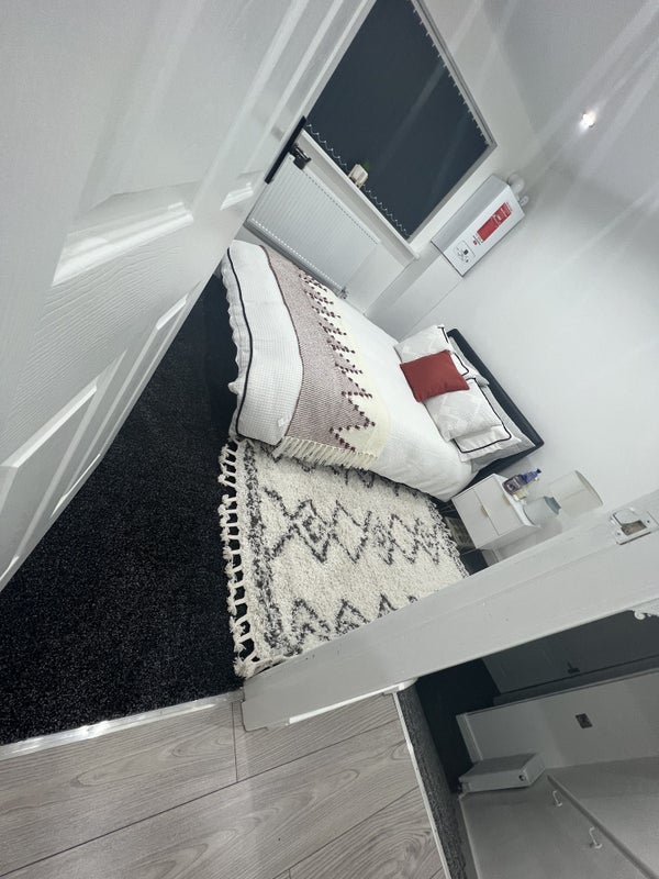 Room East Park Road in Blackburn