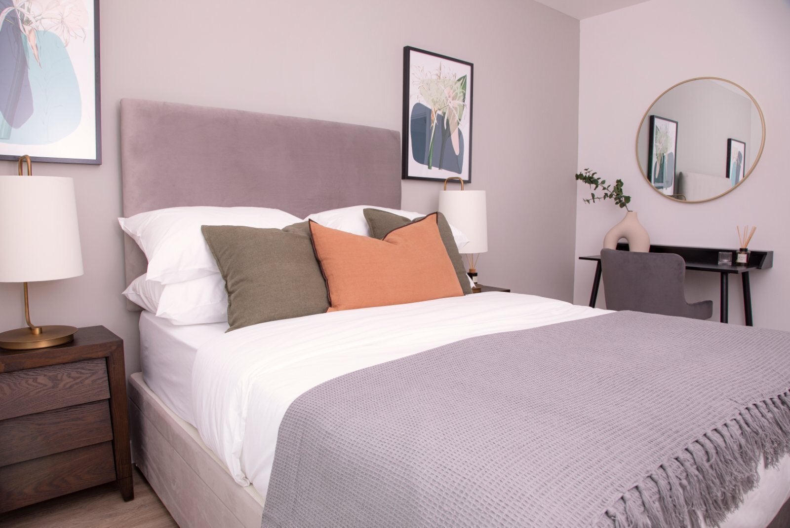 Flat Falkers Court in Waverley