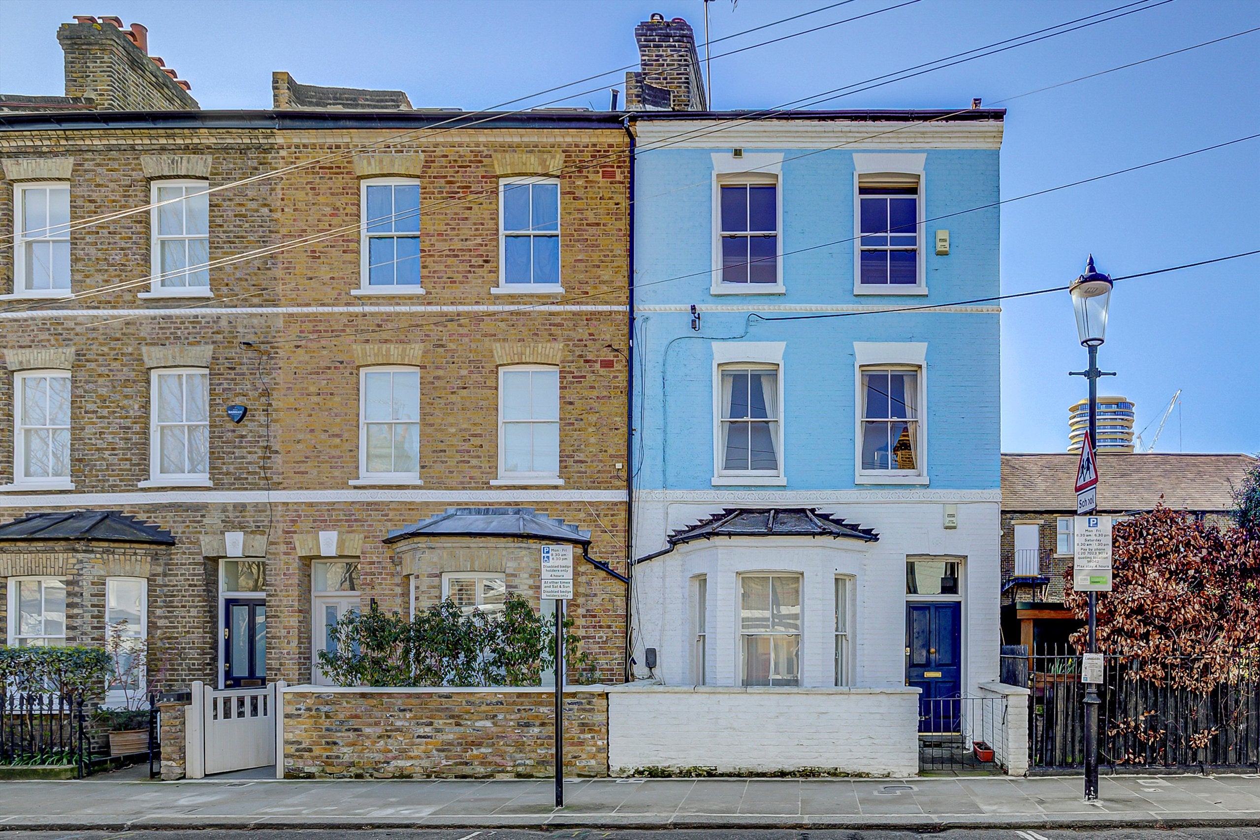 Flat Sirdar Road in Greater London