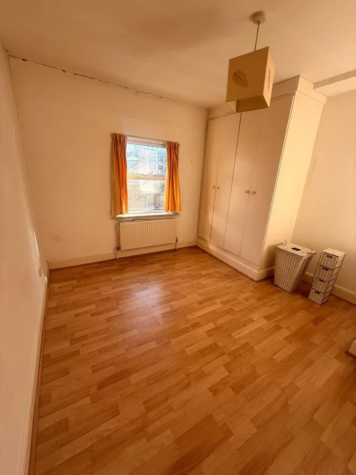 Flat Granville Road in Greater London
