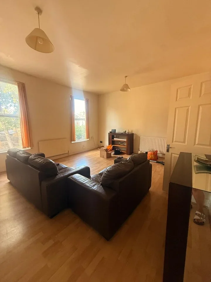 Flat Granville Road in Greater London