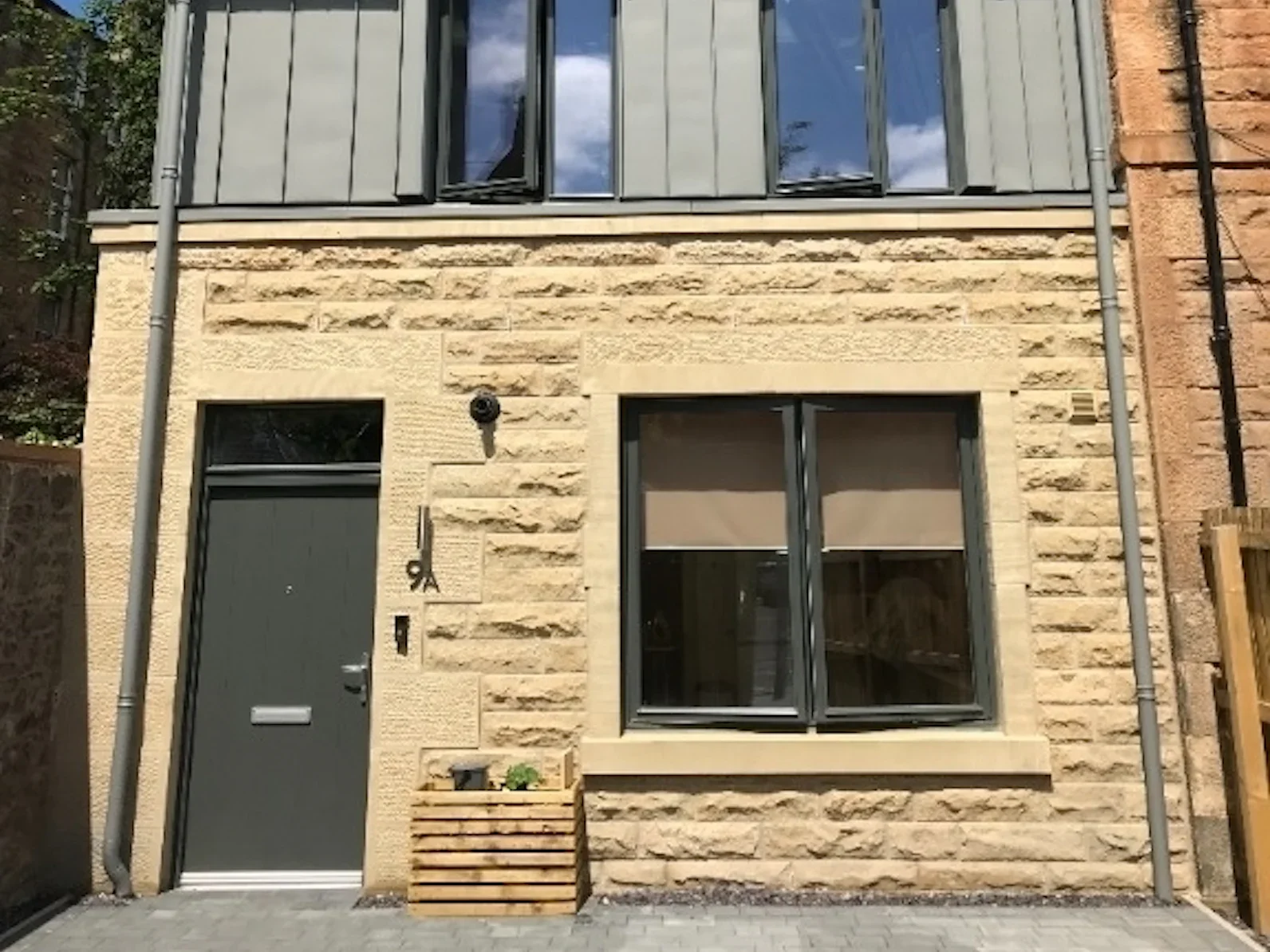 House Canaan Lane in City of Edinburgh