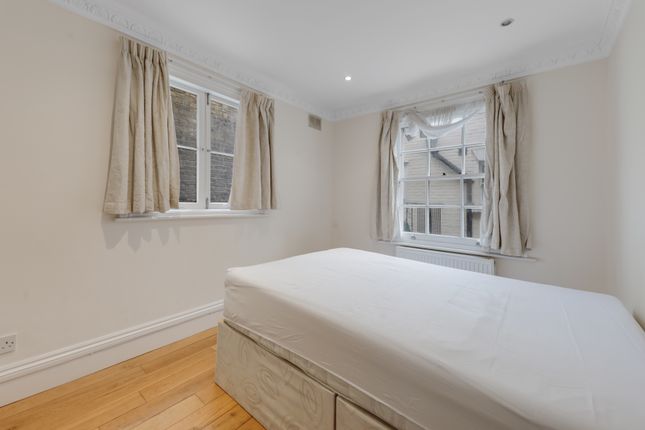 Flat Denbigh Street in London
