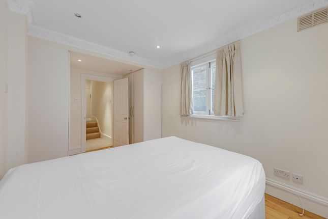 Flat Denbigh Street in London