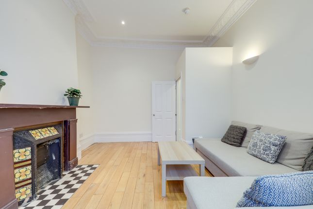 Flat Denbigh Street in London
