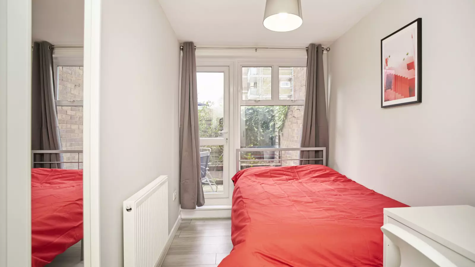 Flat Ollerton Green in Greater London