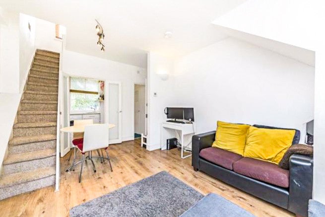 Flat Conistone Way in Greater London