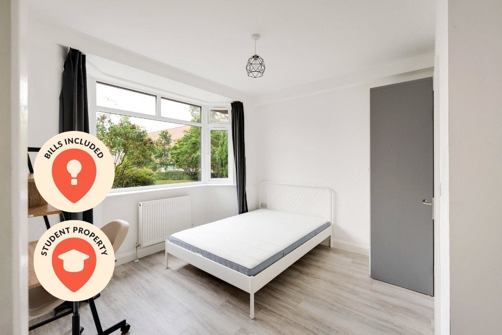 Room Monks Park Avenue in Bristol