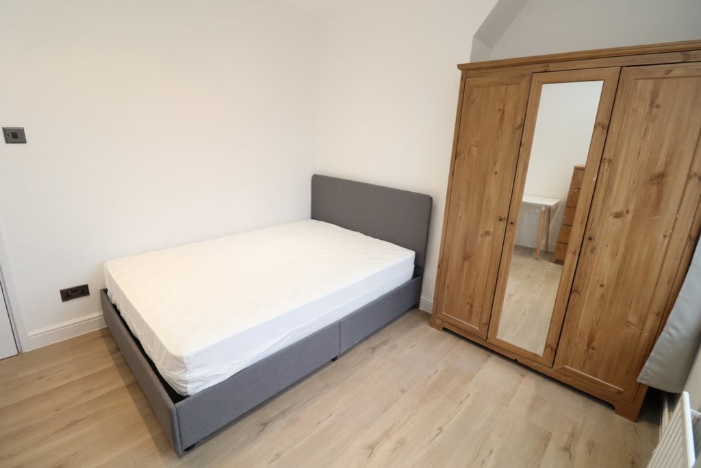 Room Globe Road in Greater London