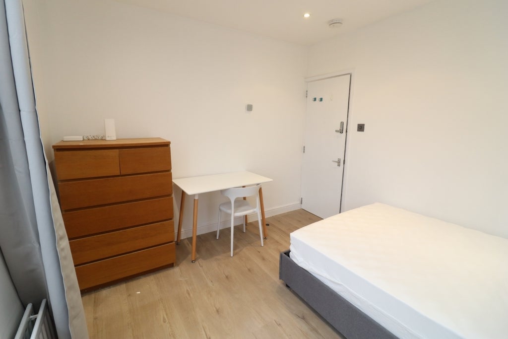 Room Globe Road in Greater London