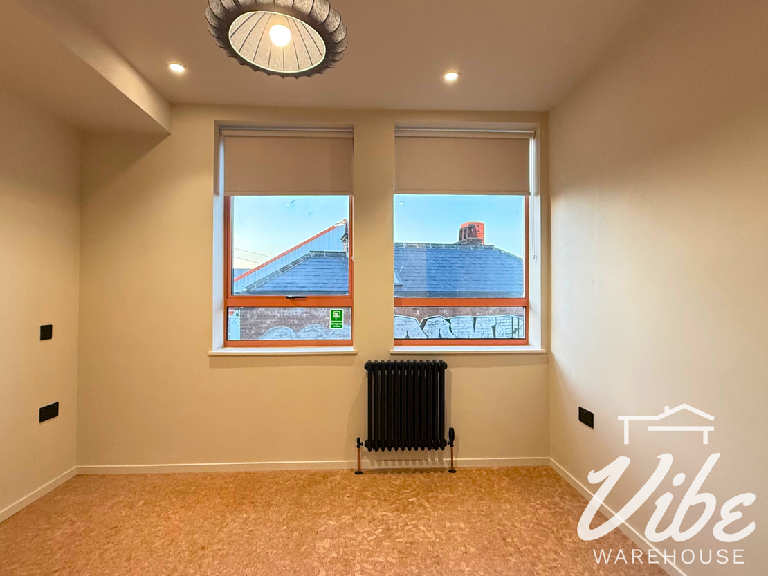 Flat Overbury Road in Greater London