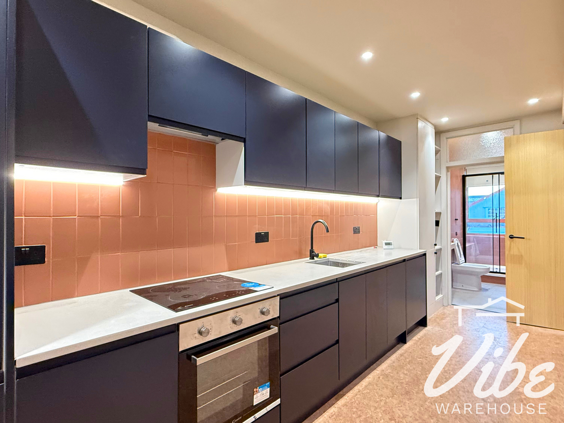 Flat Overbury Road in Greater London