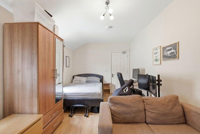Room Trundley's Road in Greater London