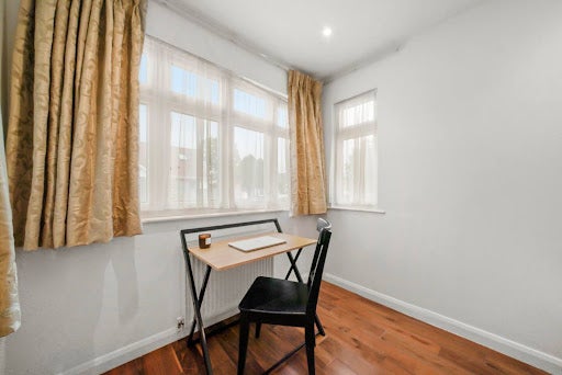 Room Lowfield Road in Greater London