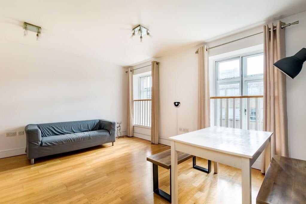 Room Elmdale Road in Bristol
