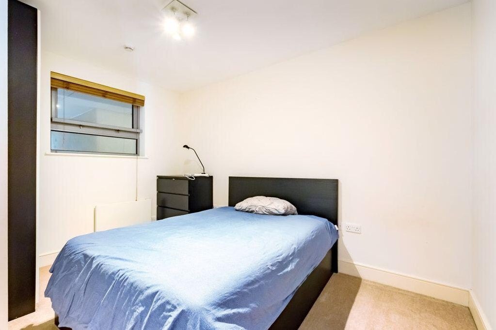 Room Elmdale Road in Bristol