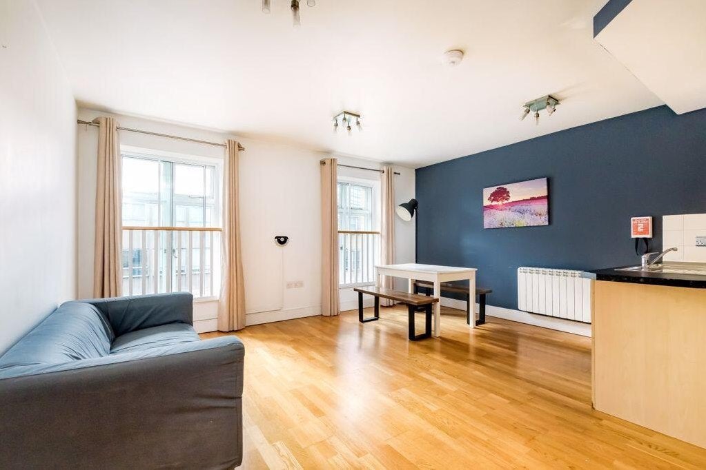 Room Elmdale Road in Bristol