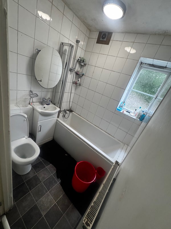 Room Swinford Road in Birmingham