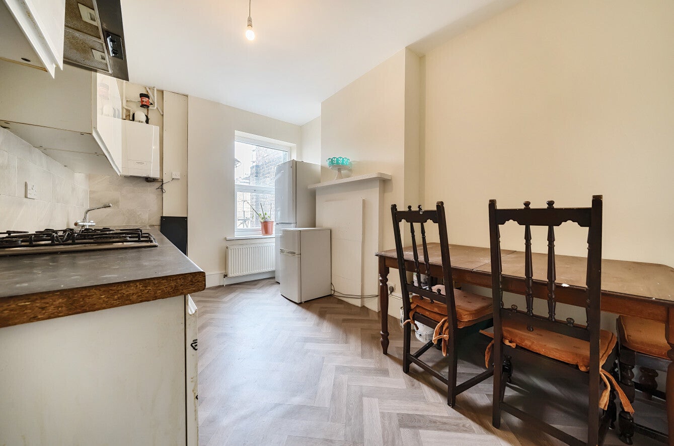 Flat Upper Tooting Road in Greater London