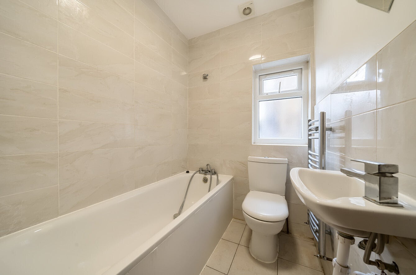 Flat Upper Tooting Road in Greater London