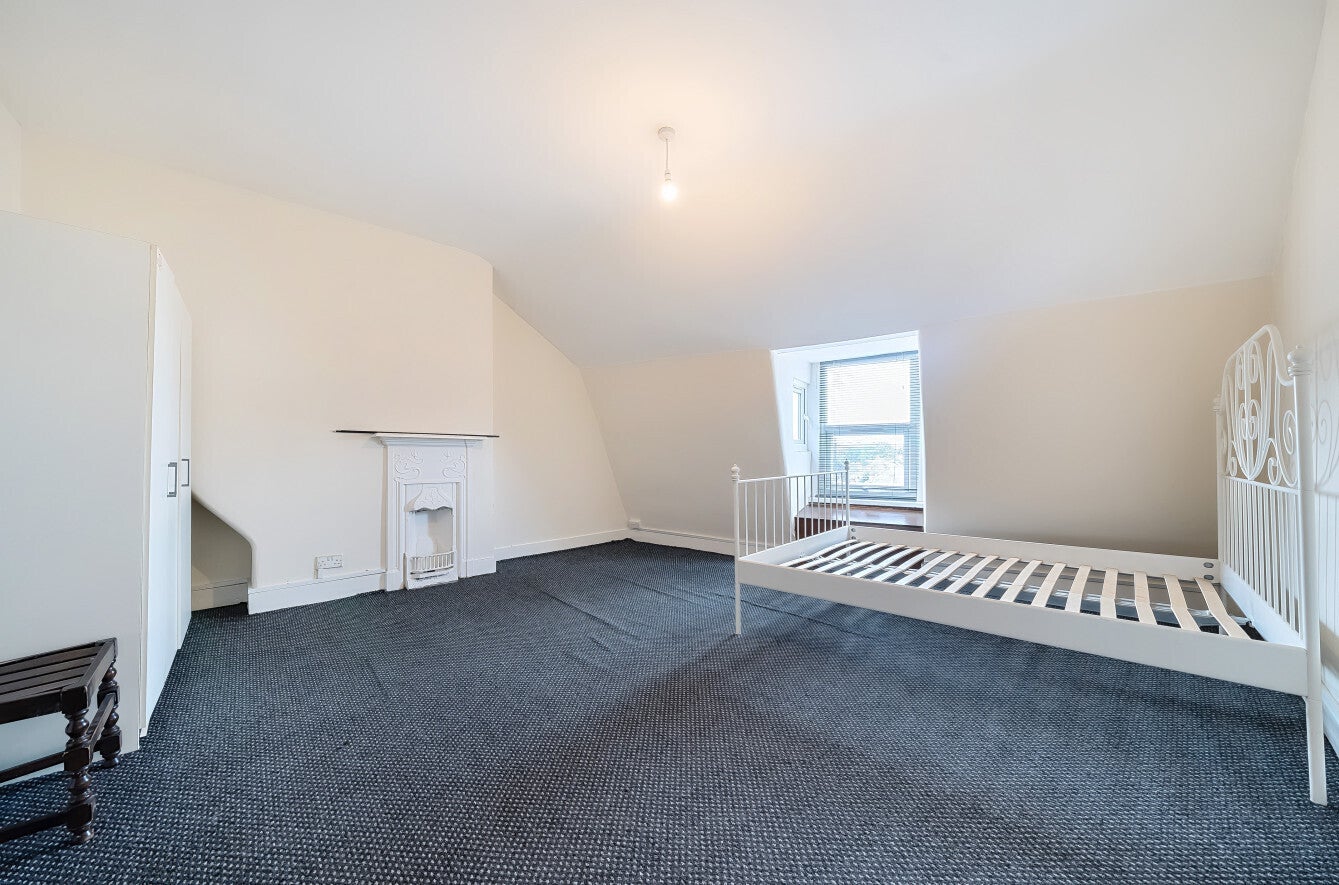 Flat Upper Tooting Road in Greater London