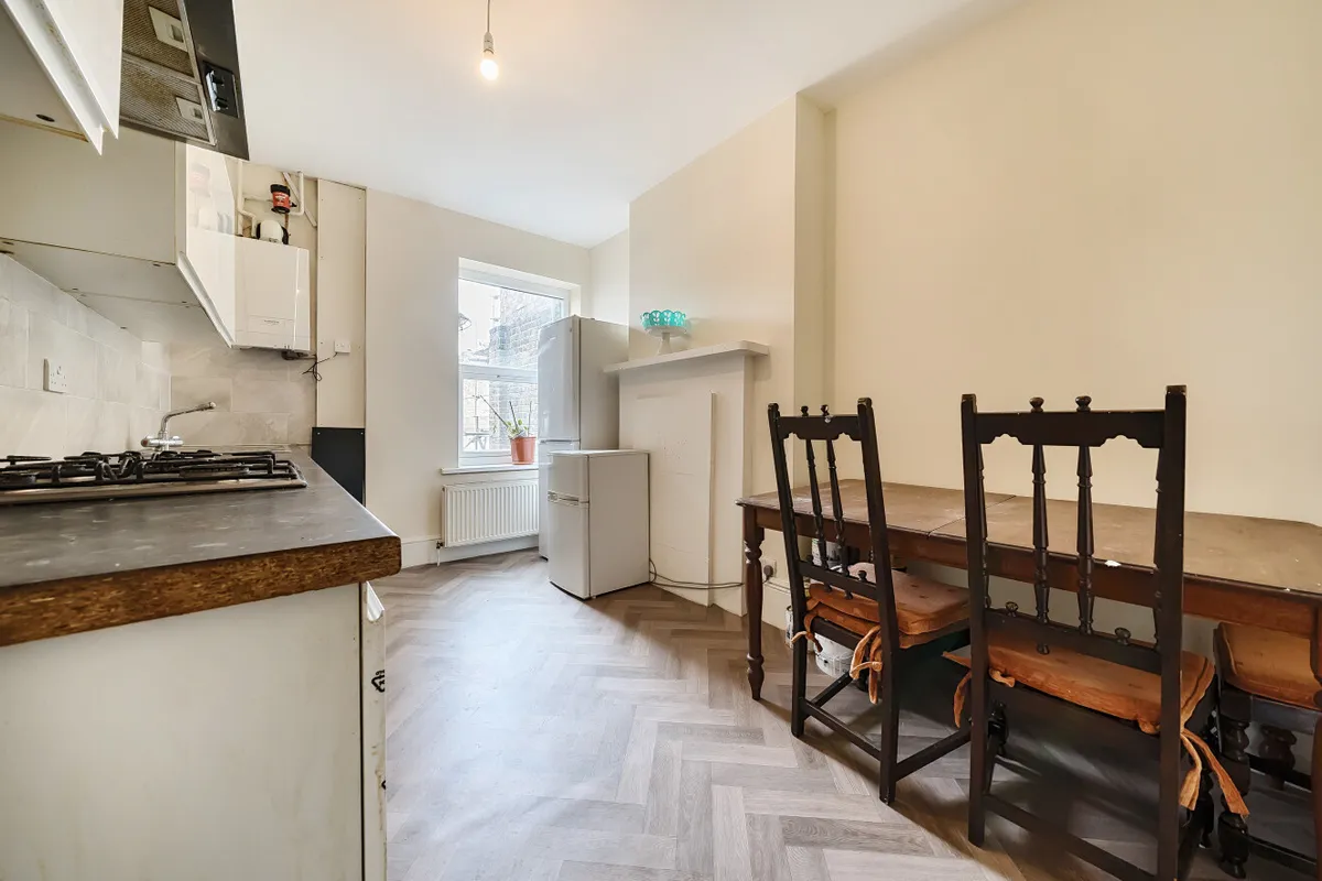 Flat Upper Tooting Road in Greater London