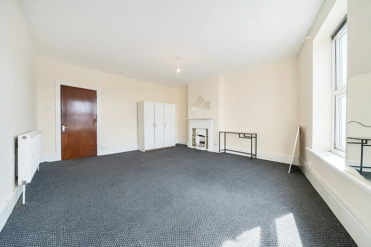 Flat Upper Tooting Road in Greater London
