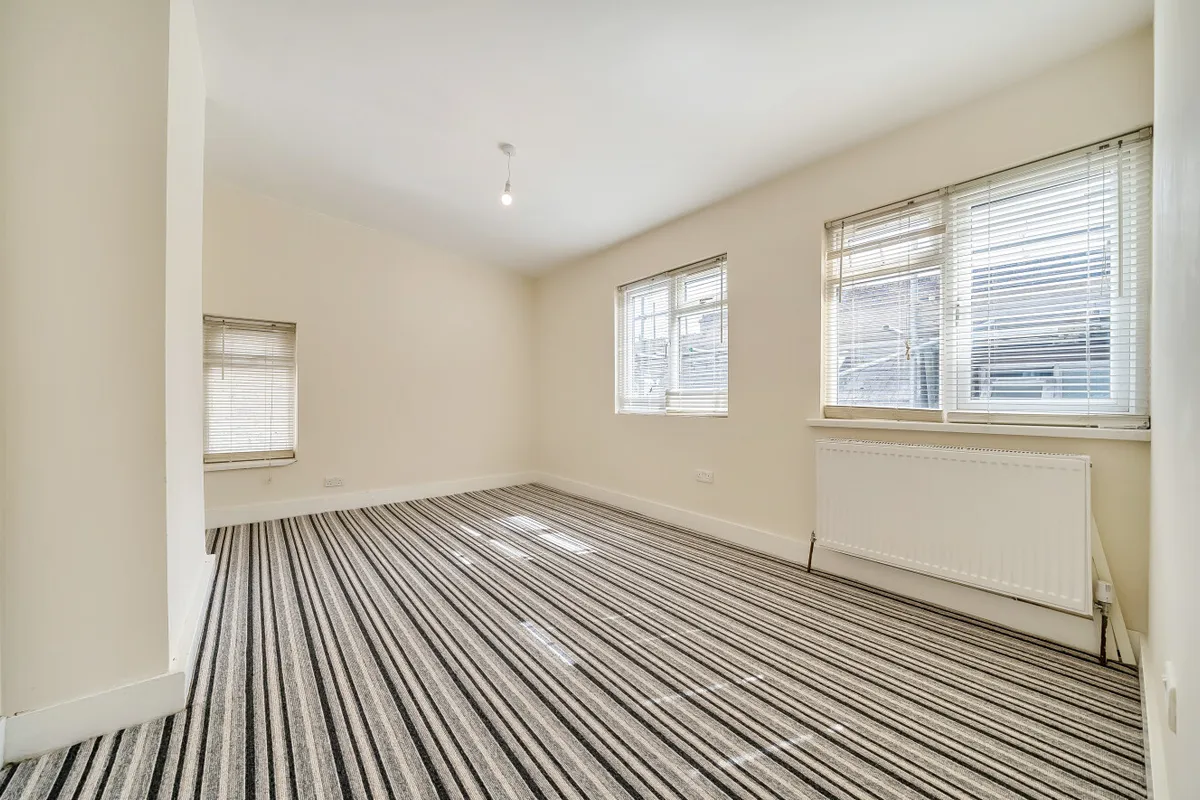 Flat Upper Tooting Road in Greater London