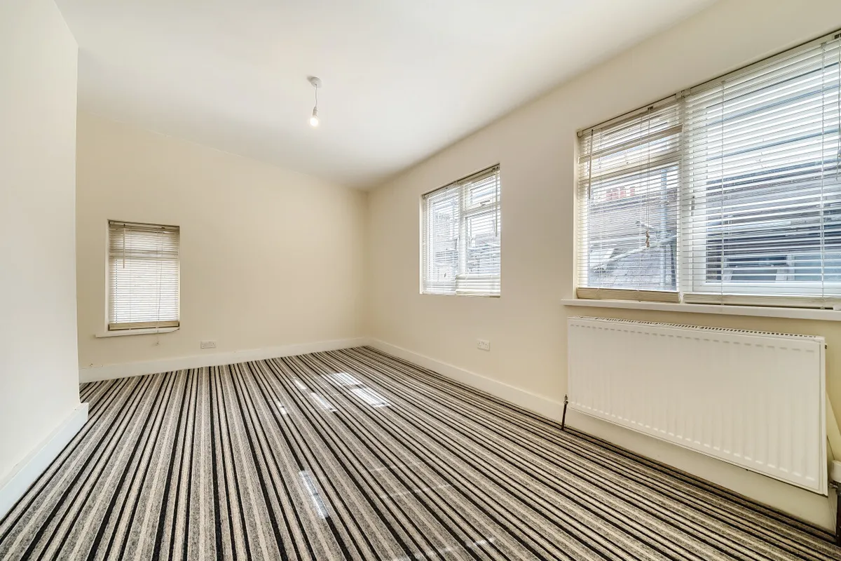 Flat Upper Tooting Road in Greater London