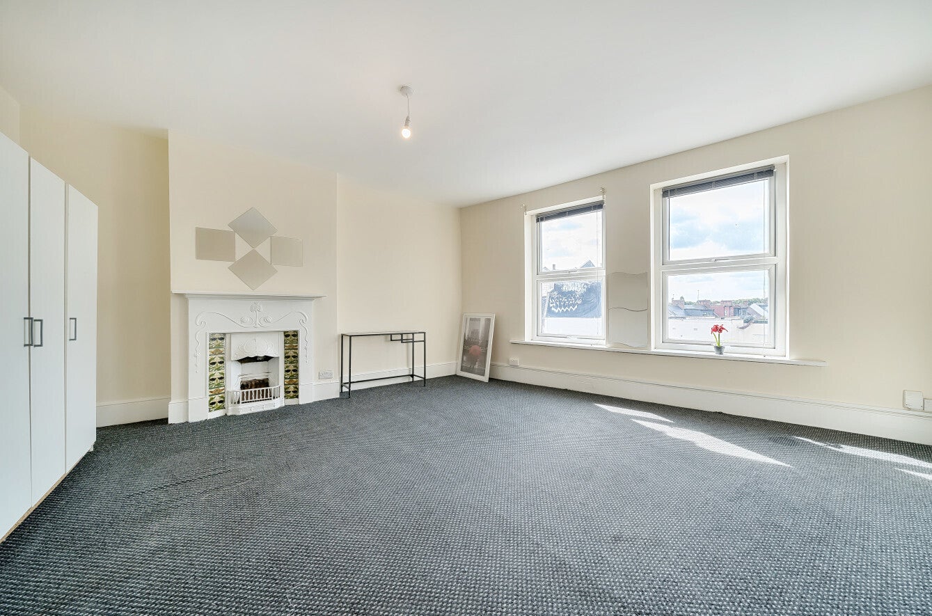 Flat Upper Tooting Road in Greater London