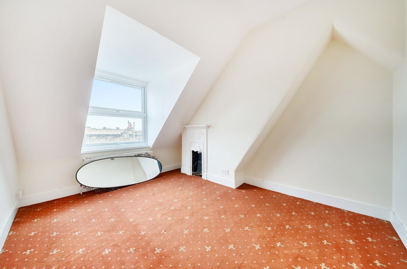 Flat Upper Tooting Road in Greater London