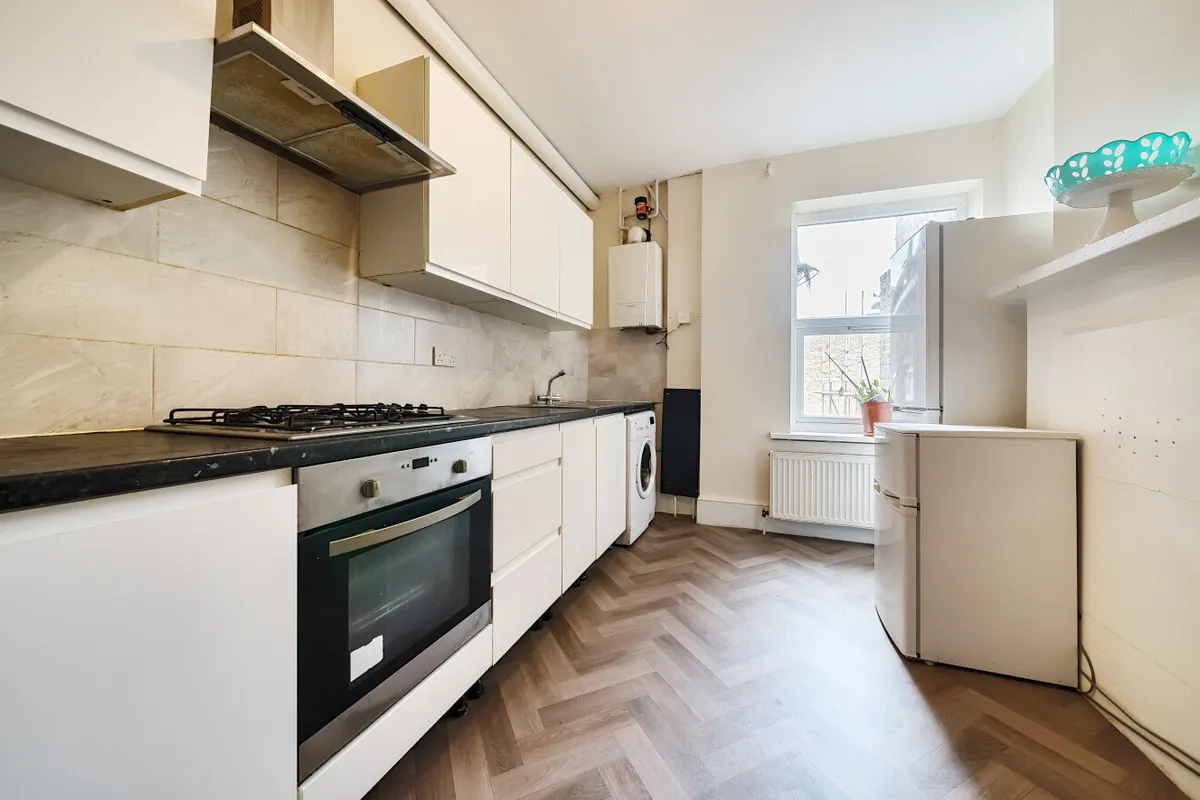 Flat Upper Tooting Road in Greater London