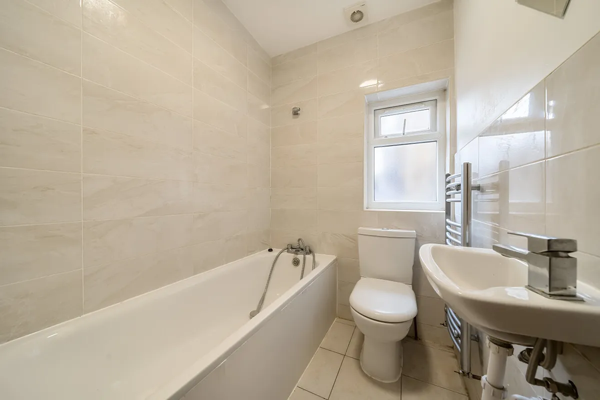 Flat Upper Tooting Road in Greater London