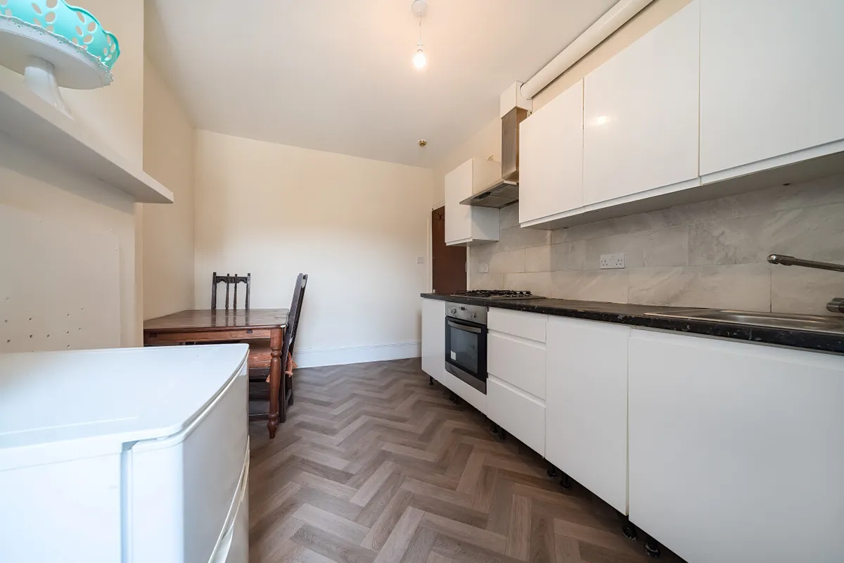Flat Upper Tooting Road in Greater London