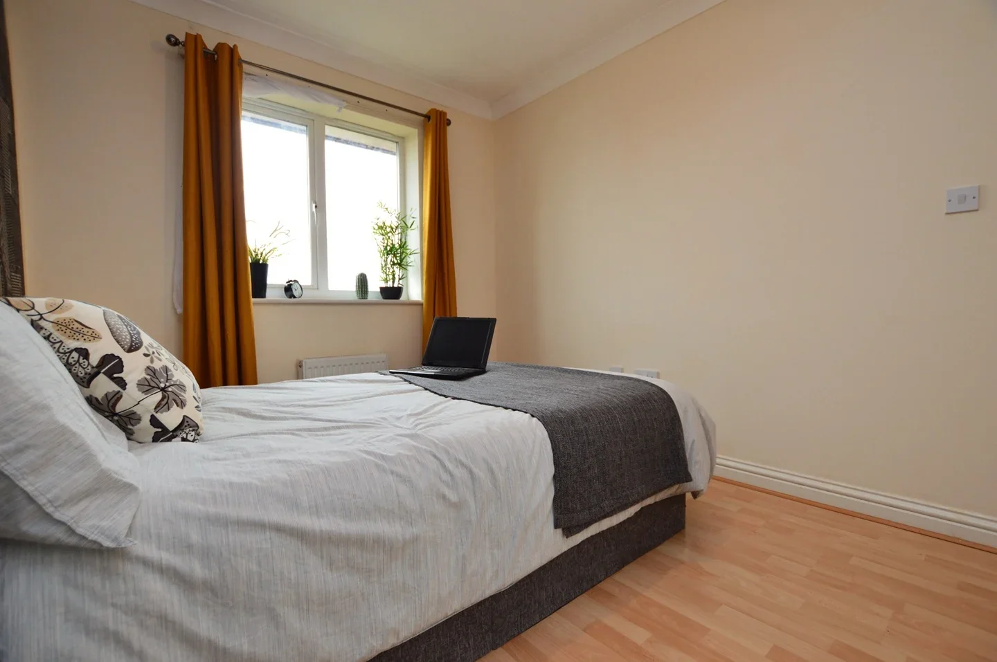 Room Bryony Drive in Ashford