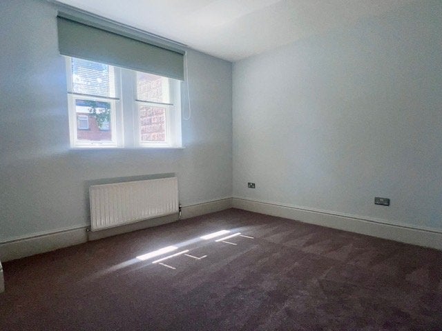 Flat Harlow Moor Drive in Harrogate